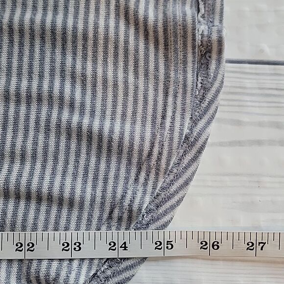 SO Striped V-Neck Long Sleeve Casual Top Grey & White Womens Size L - Picture 10 of 11